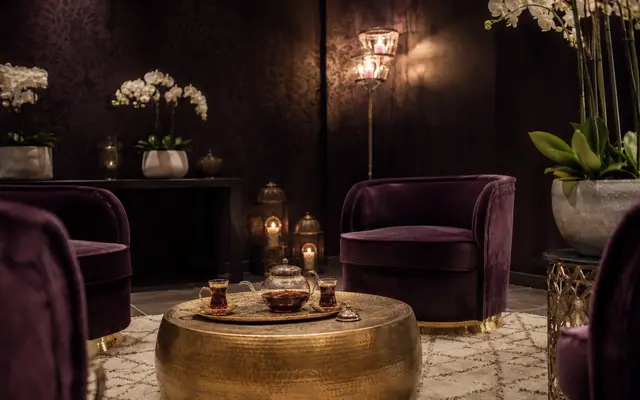 Kadife koltuklu, çay masalı bekleme salonu — Florya, Masaj Salonun